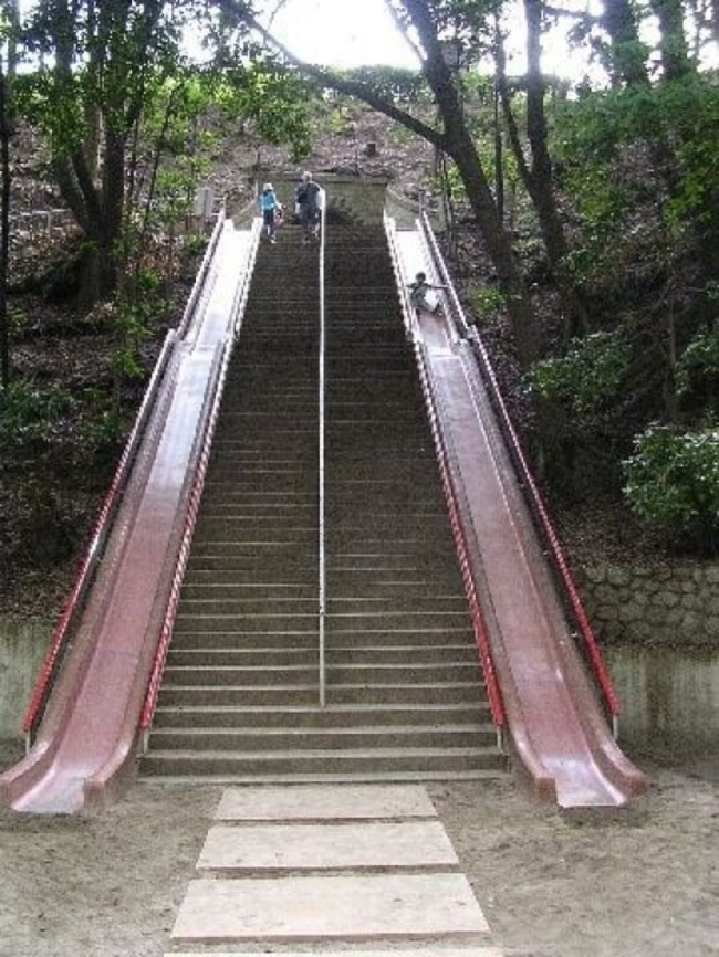 01-Stairs with slides